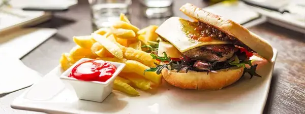 Nidzica: Gdzie zjeść? Od zamku po pizzę przewodnik smaków